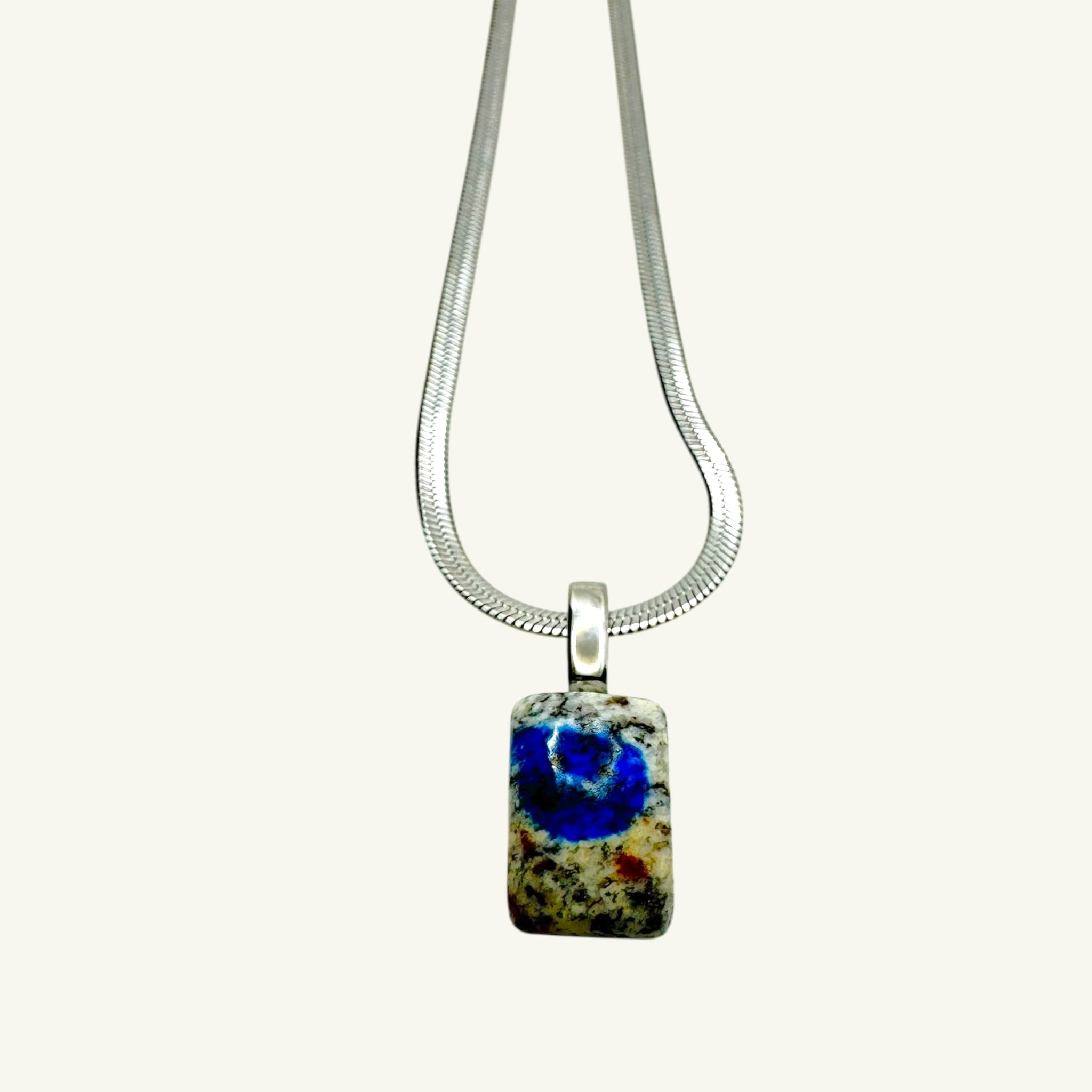 Collana granito K2 con azzurrite 15x11 mm Sharifa Crystals